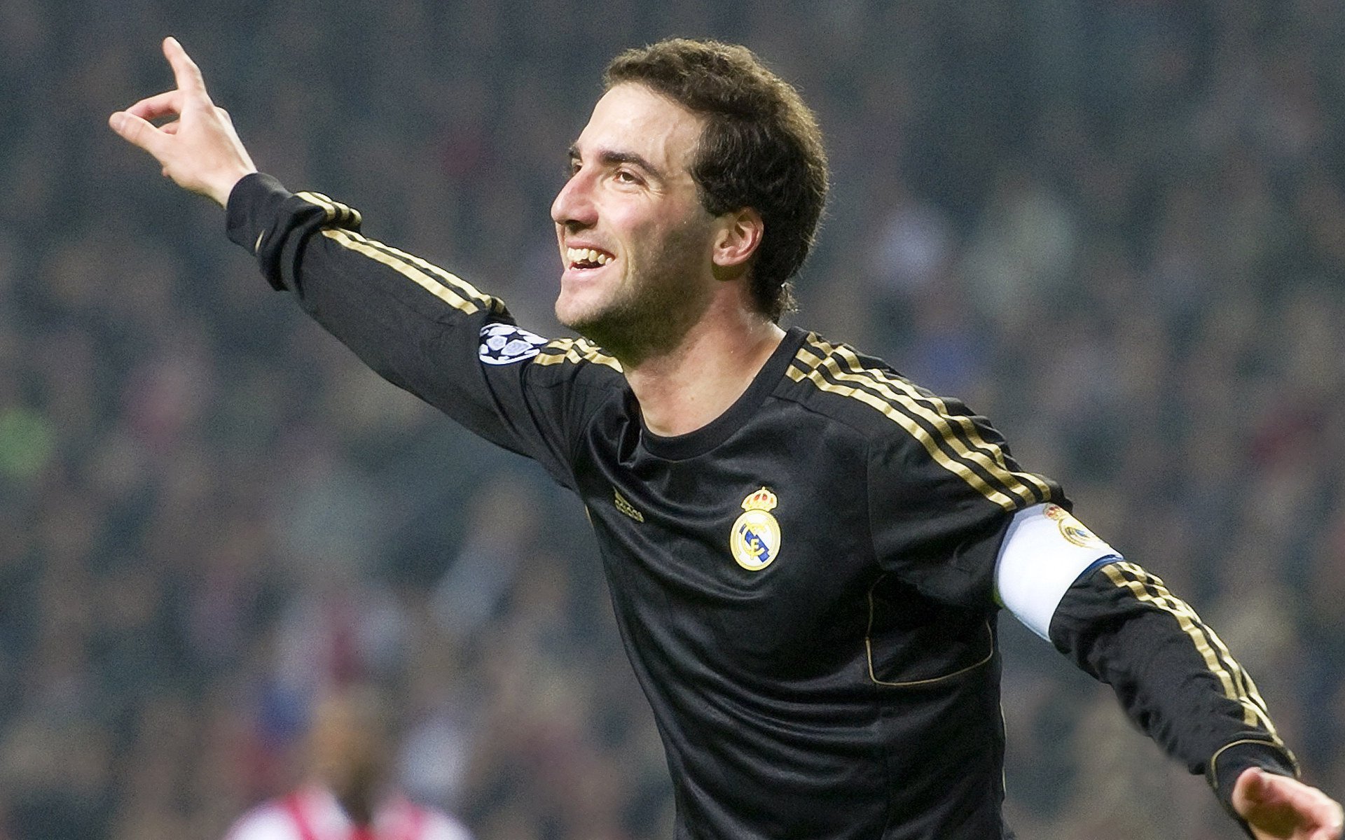 三笘薰独舞破蓝黑，那不勒斯主场力擒紫百合